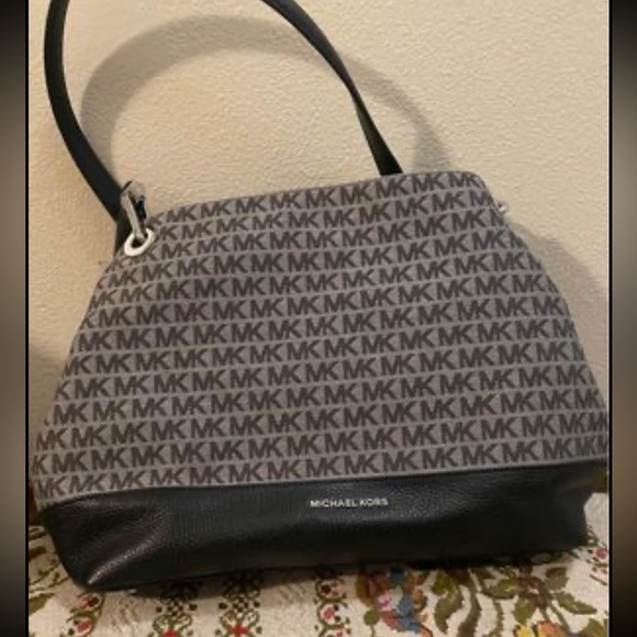 Michael Kors Raven - Picture 1 of 2